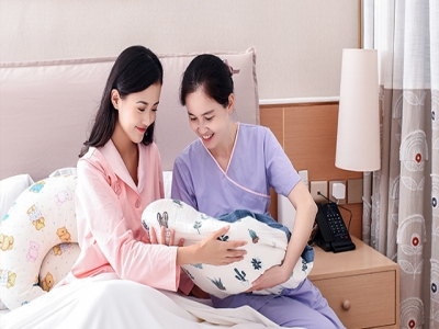 請(qǐng)?jiān)律┑淖⒁馐马?xiàng)，找月嫂需要注意什么呢？