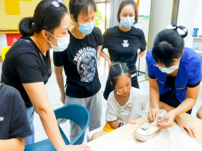 紅荔社區(qū)開展“收納小能手，巧手系鞋帶”孩子生活技能培訓活動